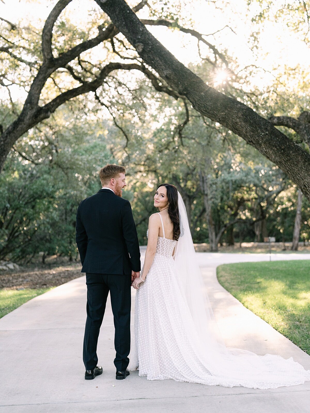Chandelier- of-Gruene-San-Antonio-wedding_0042