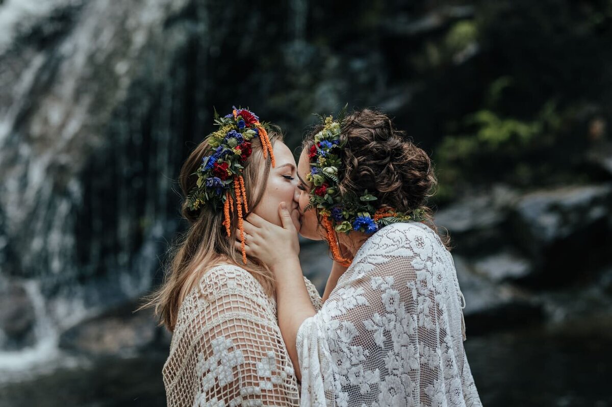 brides kissing