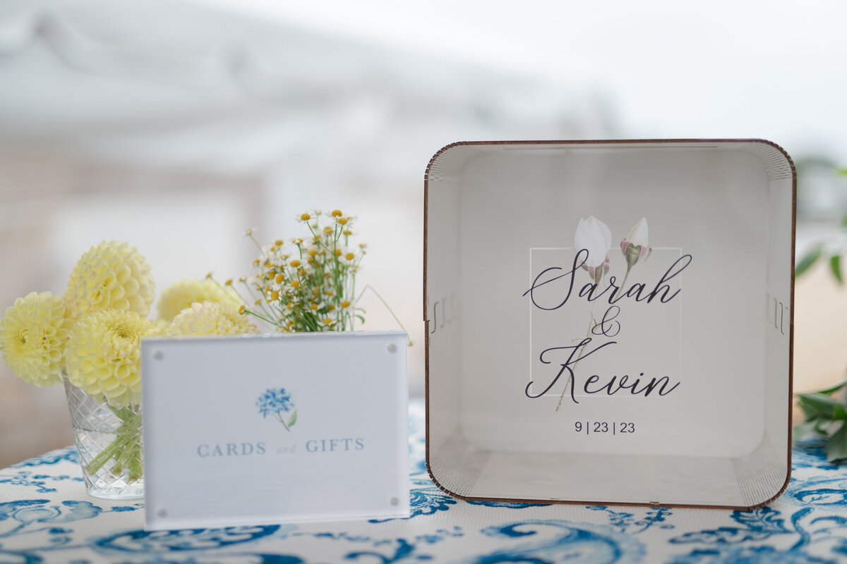 personalized-wedding-gift-card-signage
