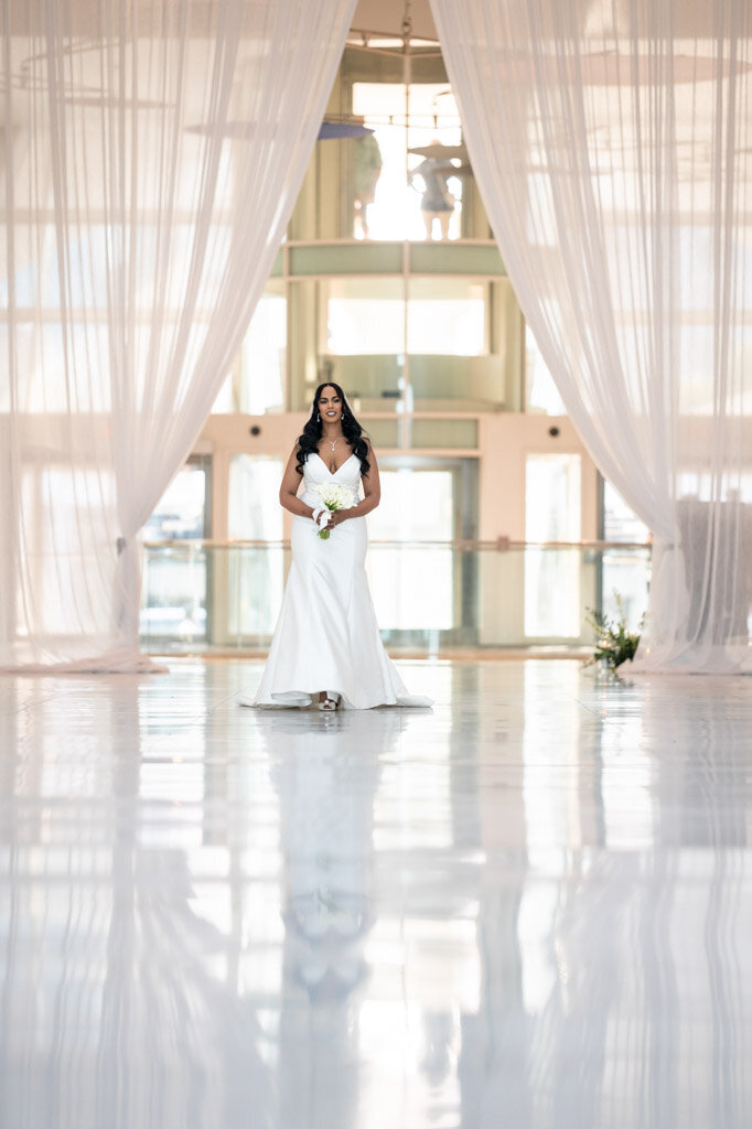 69-Milwaukee-Art-Mueseum-Wedding-Lauren-Ashley-Studios