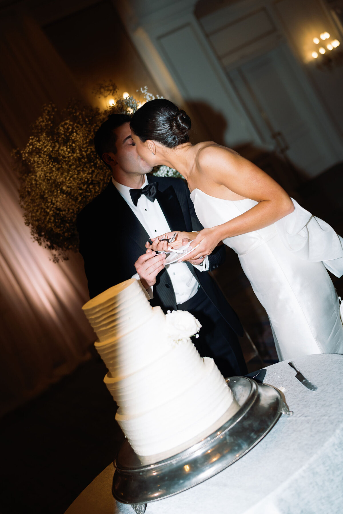 124-bride-groom-wedding-cake