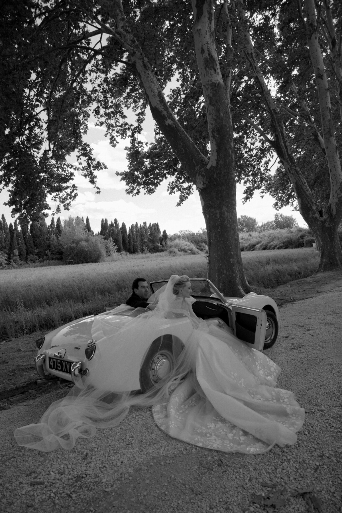 FloraAndGrace_Provence_Editorial_Wedding_Photographer-14