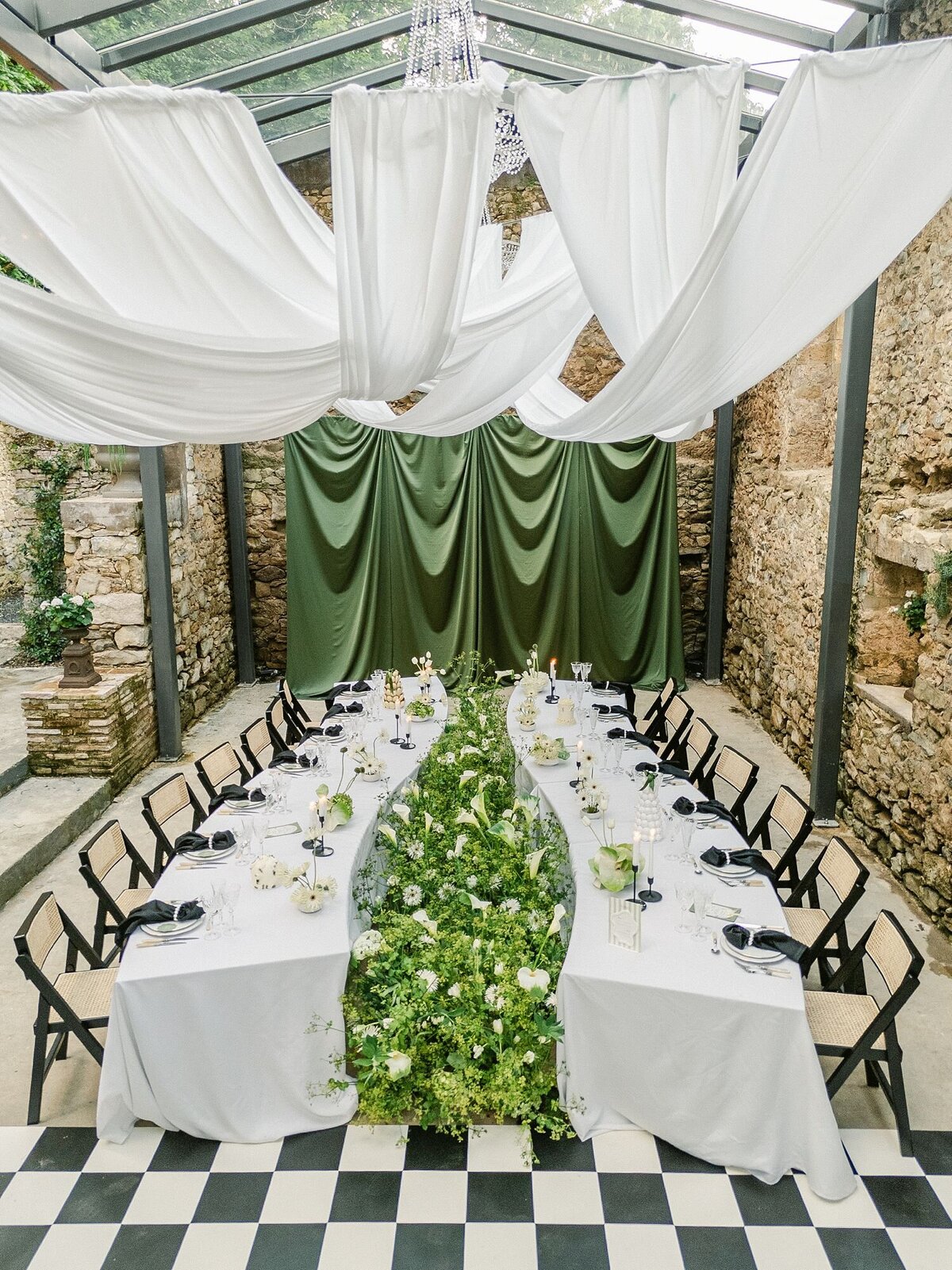 reception-table-decor-photographer-intimate-wedding