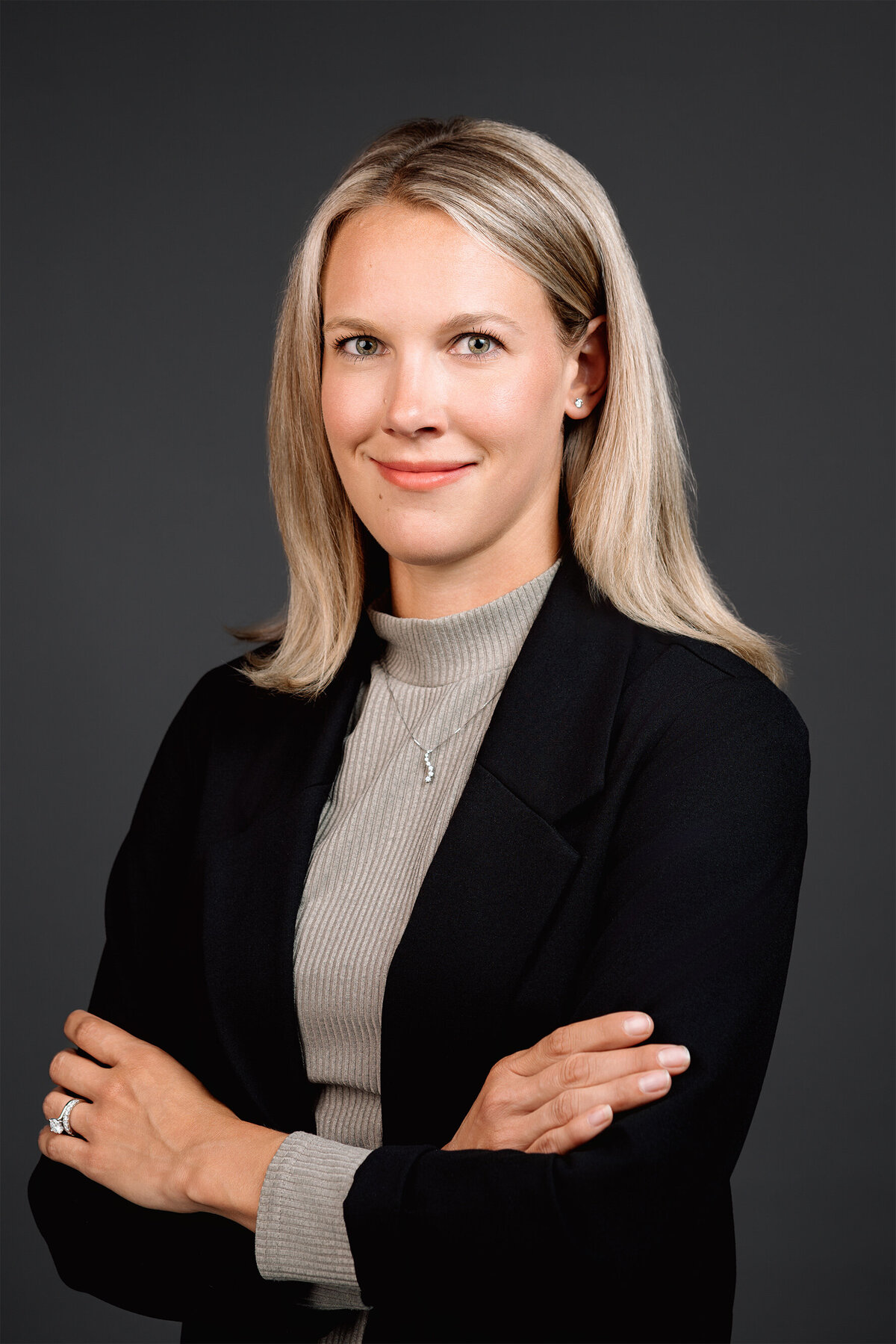 modern-female-executive-portrait-wisconsin