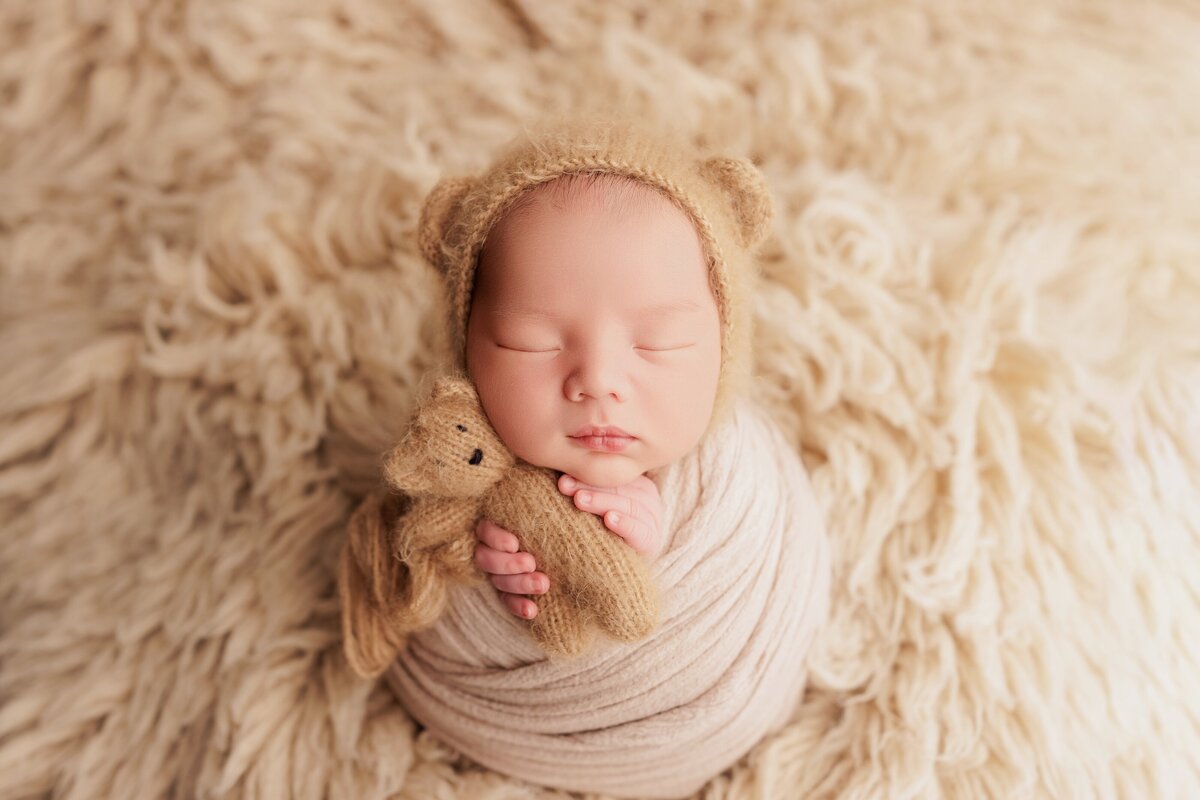 Beautiful newborn portraits in Elk Grove and Sacramento, capturing your baby's precious moments with simple elegance. Book your session today