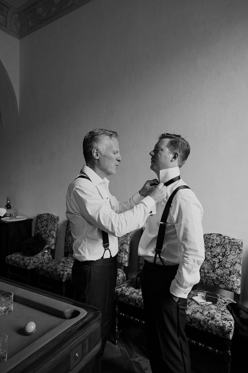 wedding-groom-getting-ready-father-helping-laurianevega