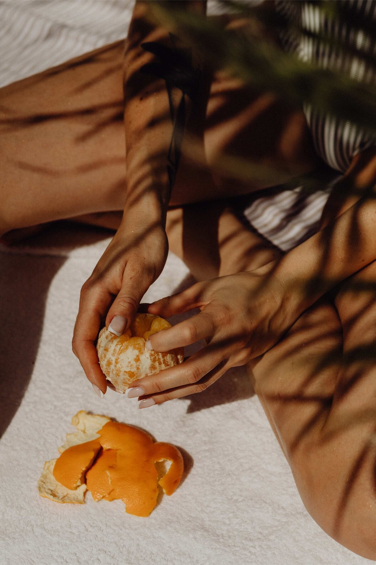kaboompics_golden-glow-embracing-beach-vibes-and-the-perfect-tan-32462