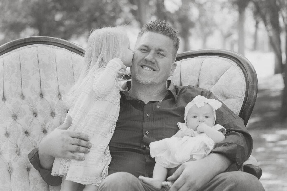 black-and-white-photograph-of-dad-with-two-children