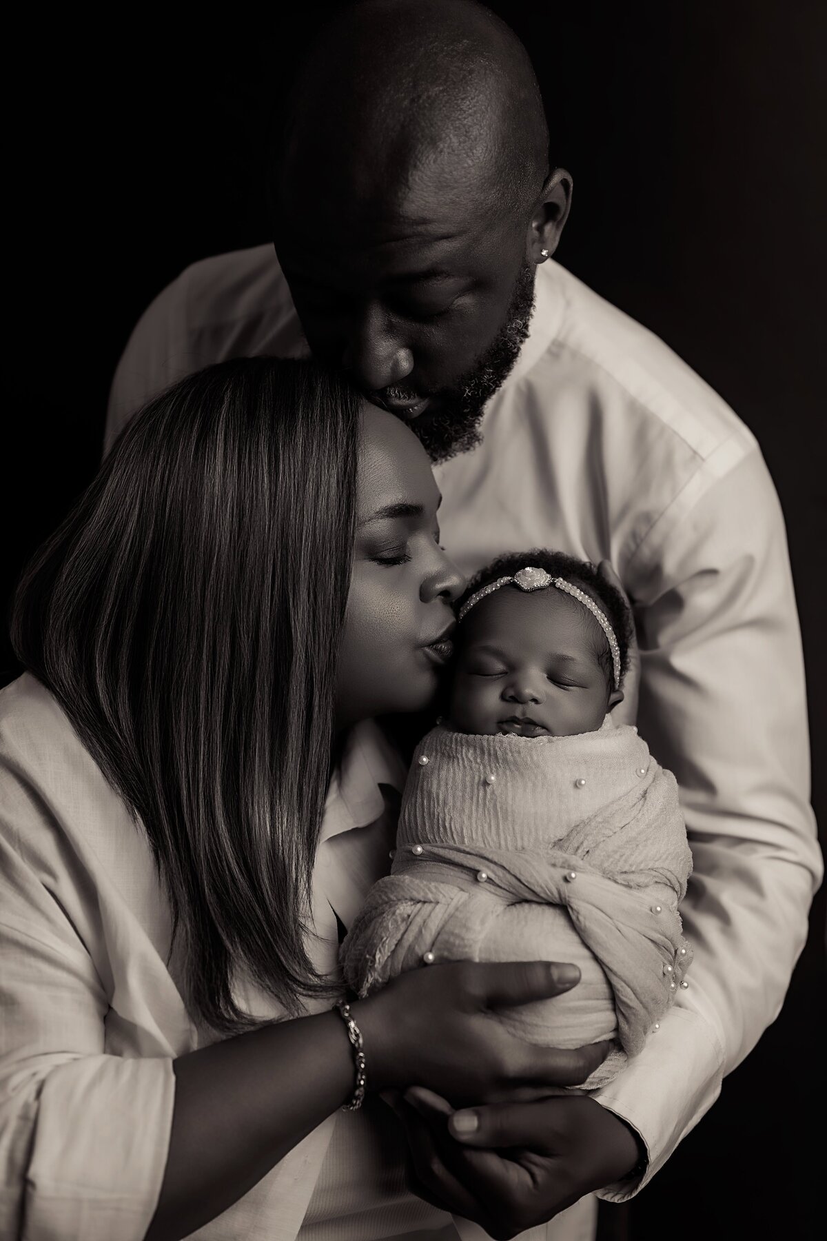 Chicago family photographer baby with parents