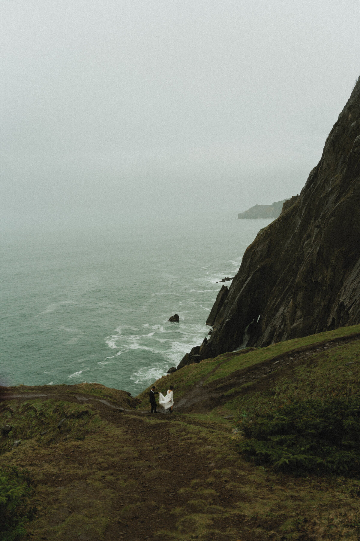 elopement oregon cliff - lizarrietaphotography-49