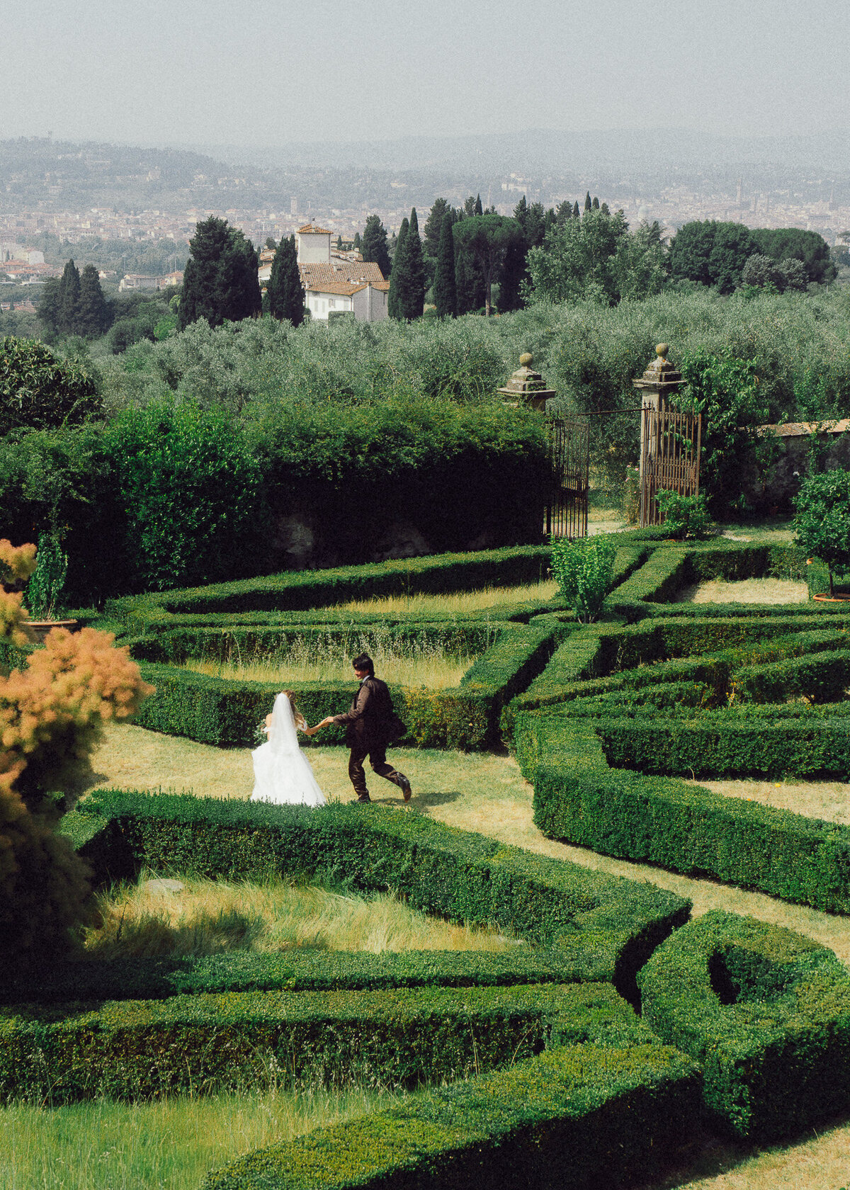 5. film-wedding-photographer-villa-di-maiano-6