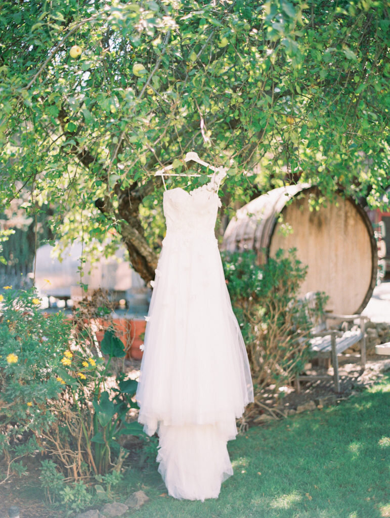 Jenny-Soi-Photography-DM-Pichetti-Winery-Wedding_Getting-Ready-104-771x1024
