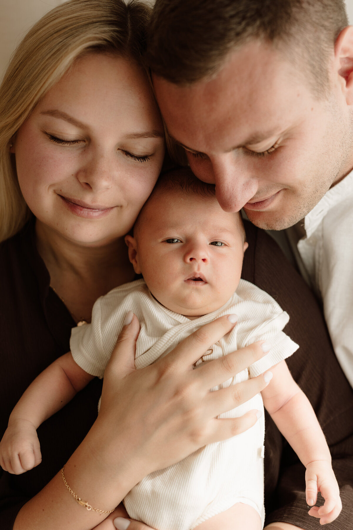newborn fotograaf - gezinsfotograaf - zwangerschapsfotografie - videograaf - Sint-Niklaas - Pictures by Jess - Mama en baby shoot