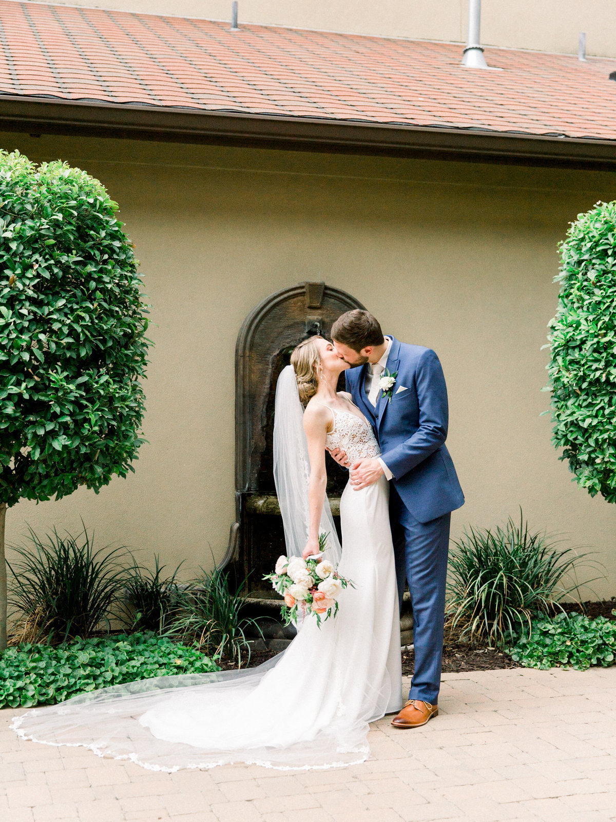 0505_CourtneyHansonPhotography_Elizabeth_Caleb_Wedding-2701