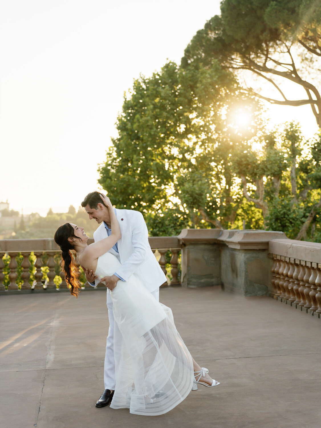 22-Bride-and-Groom-Portrait-at-Pre-Wedding-Dinner-Tuscany