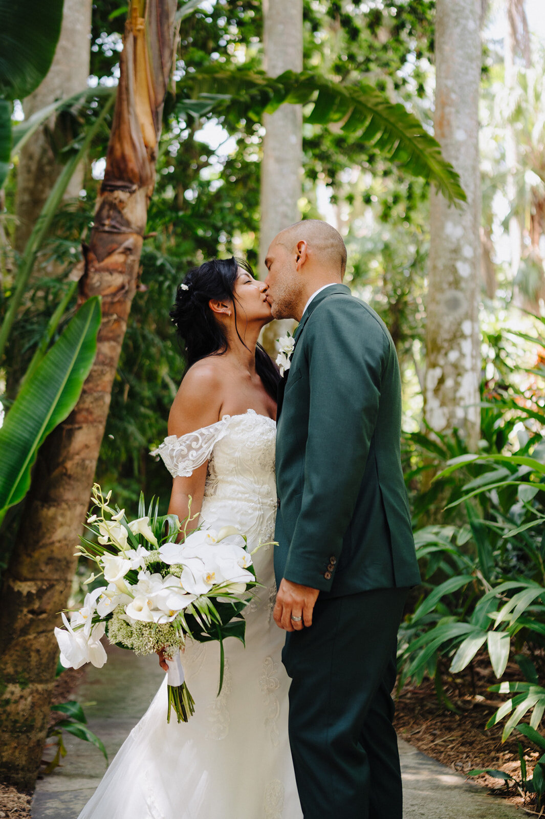 mcneile-photo-sunken-gardens-elopement-chantilly-chic-planners-32