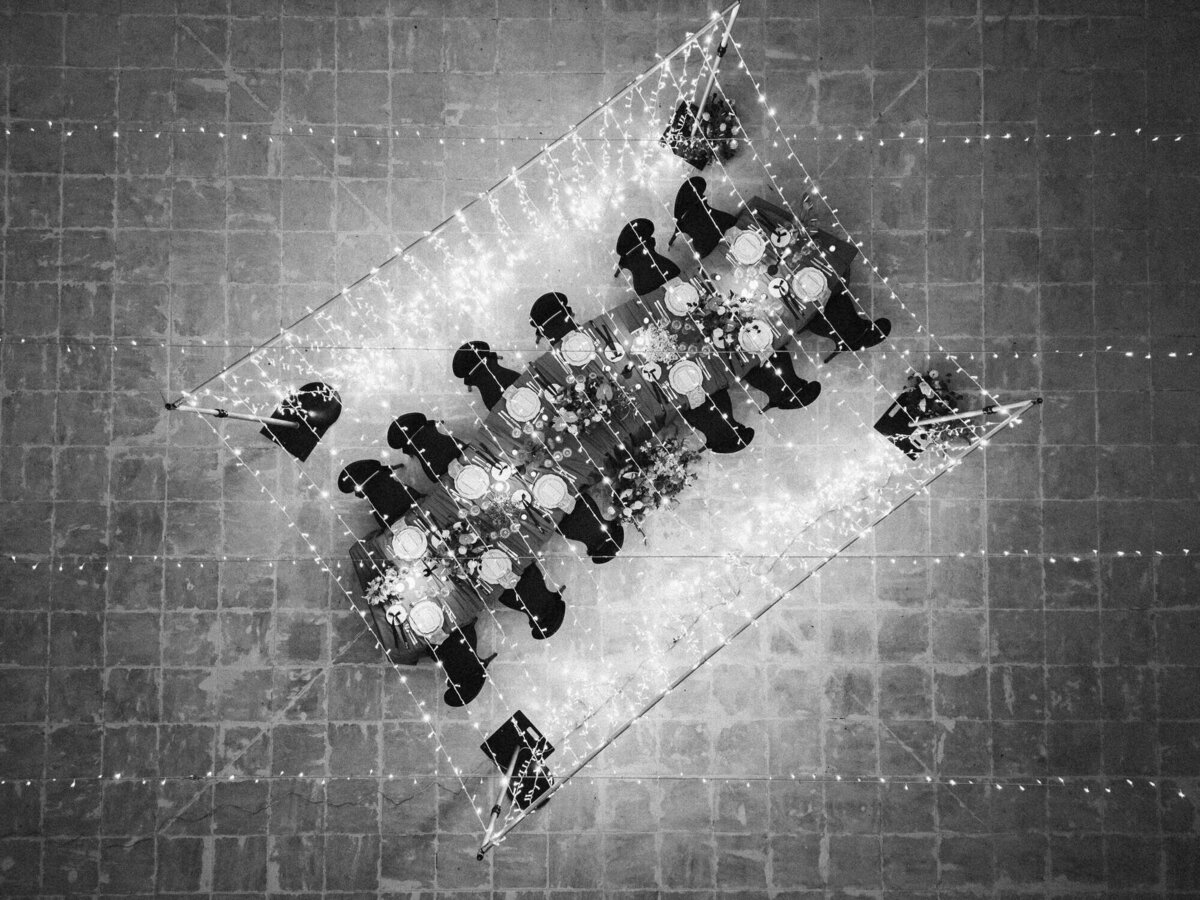 Intimate-wedding-table-with-overhead-string-lights