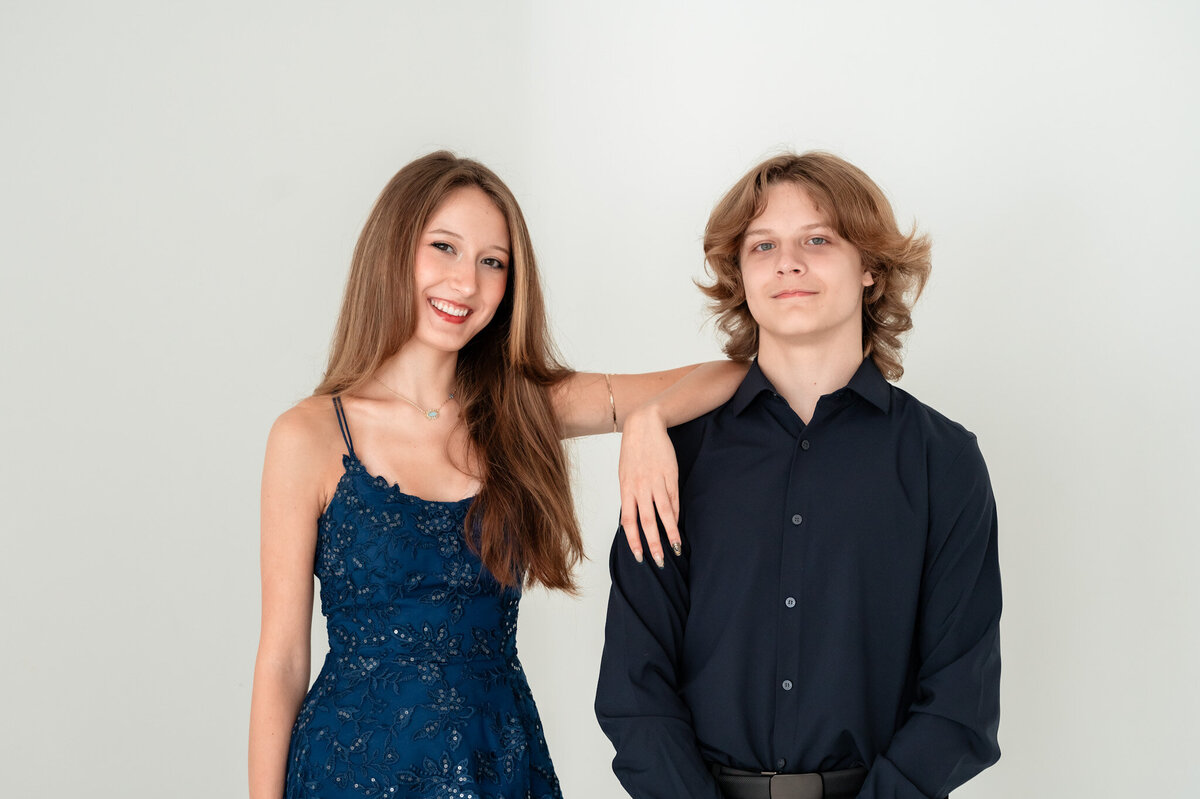 anastasia-and-misha-graduation-photoshoot-jax-mini-studio