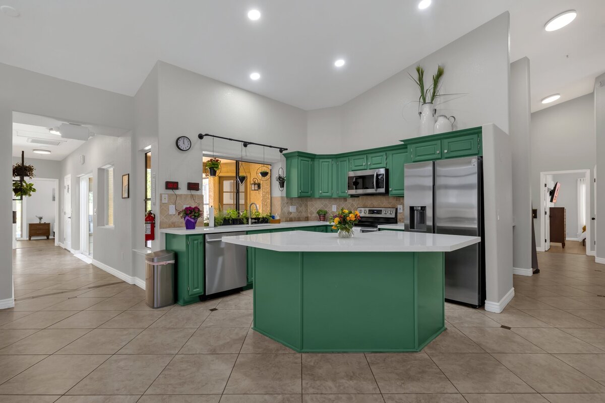 25-web-or-mls-17814-n-56th-st