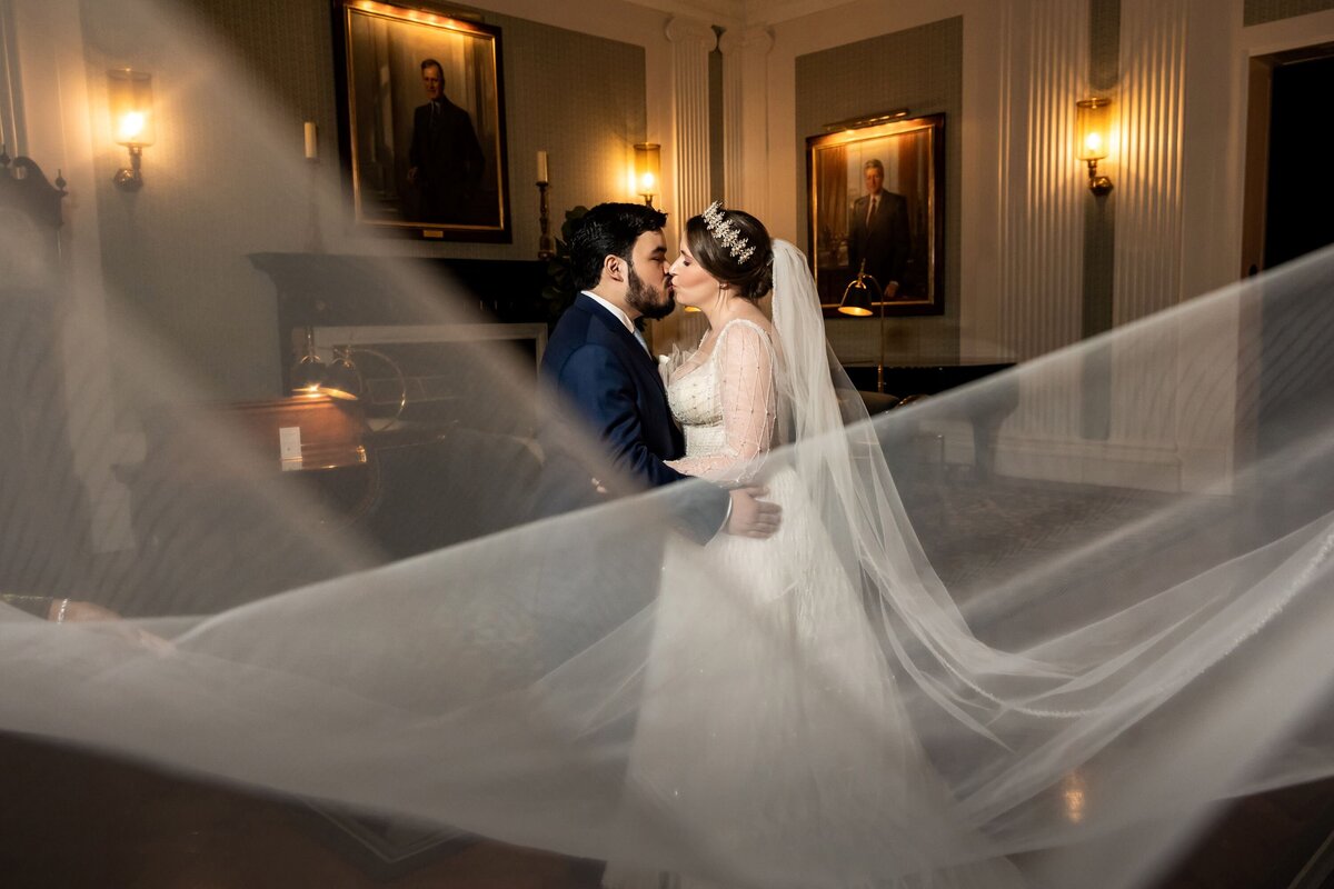 emma-cleary-new-york-nyc-wedding-photographer-videographer-venue-the-yale-club-16