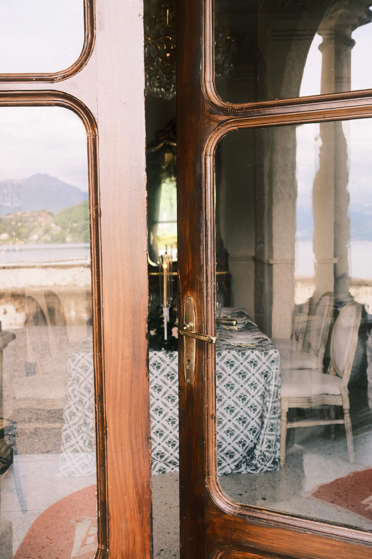 A wedding day photo of the wedding venue Villa Aura del Lago on Lake Como in Italy