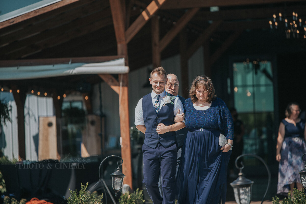 ceremony _ alaynna ann schwartz _ harpors vinyard _ iowa photographer _ playlife photography_0061