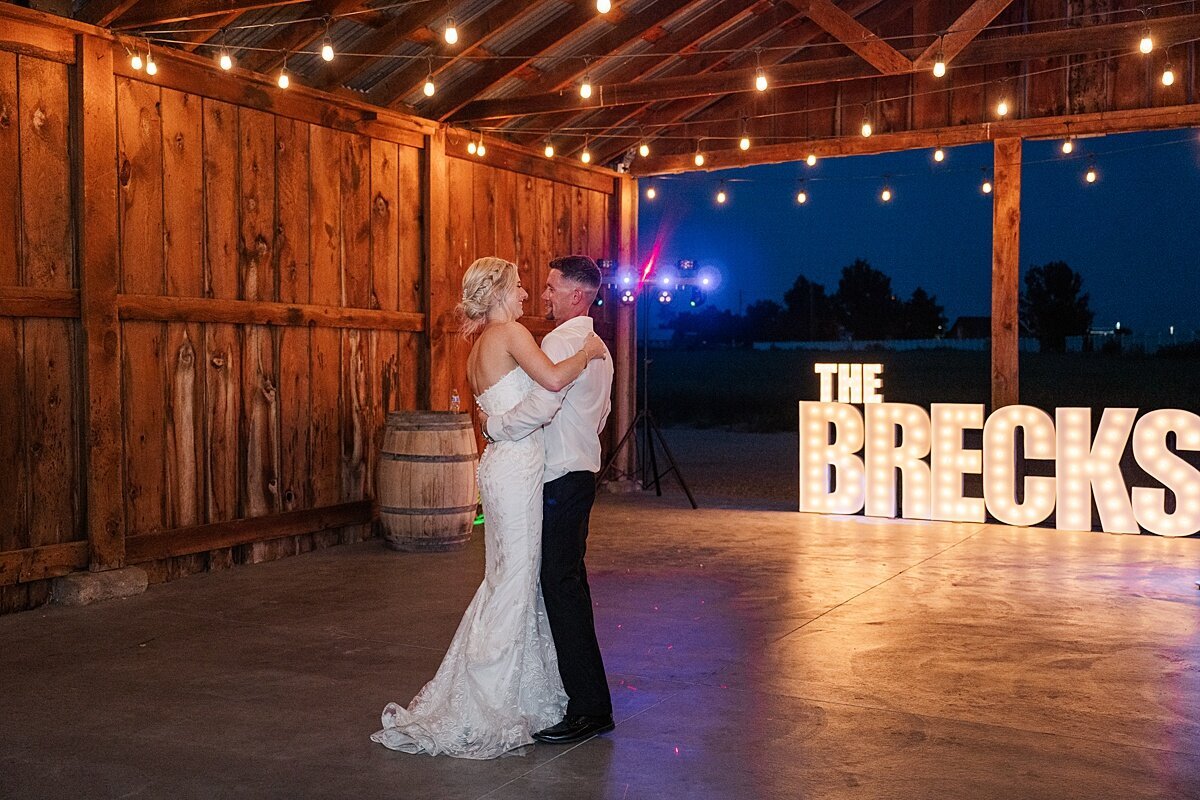 The-white-barn-wedding-final-dance