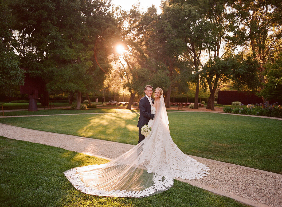 meg-smith-photography-sculpture-garden-private-estate-wedding-027