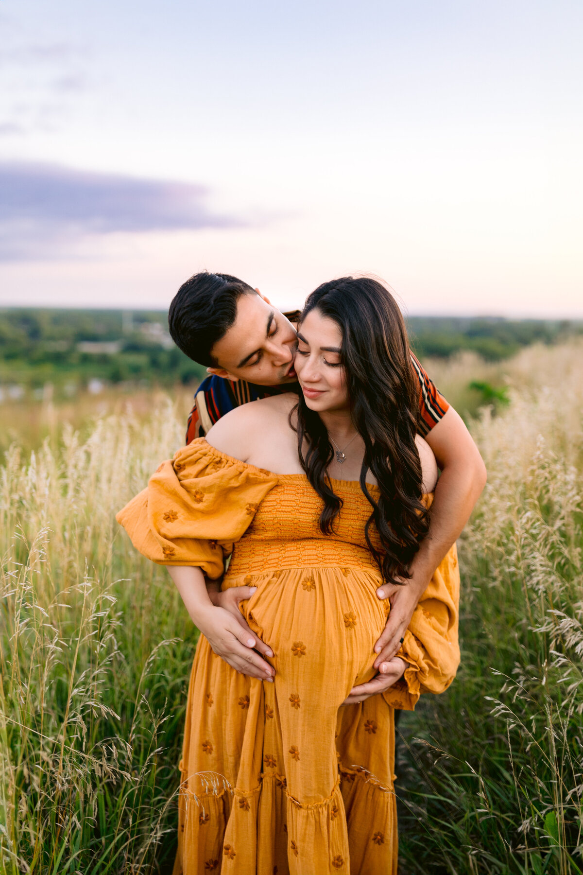maternity session in a field