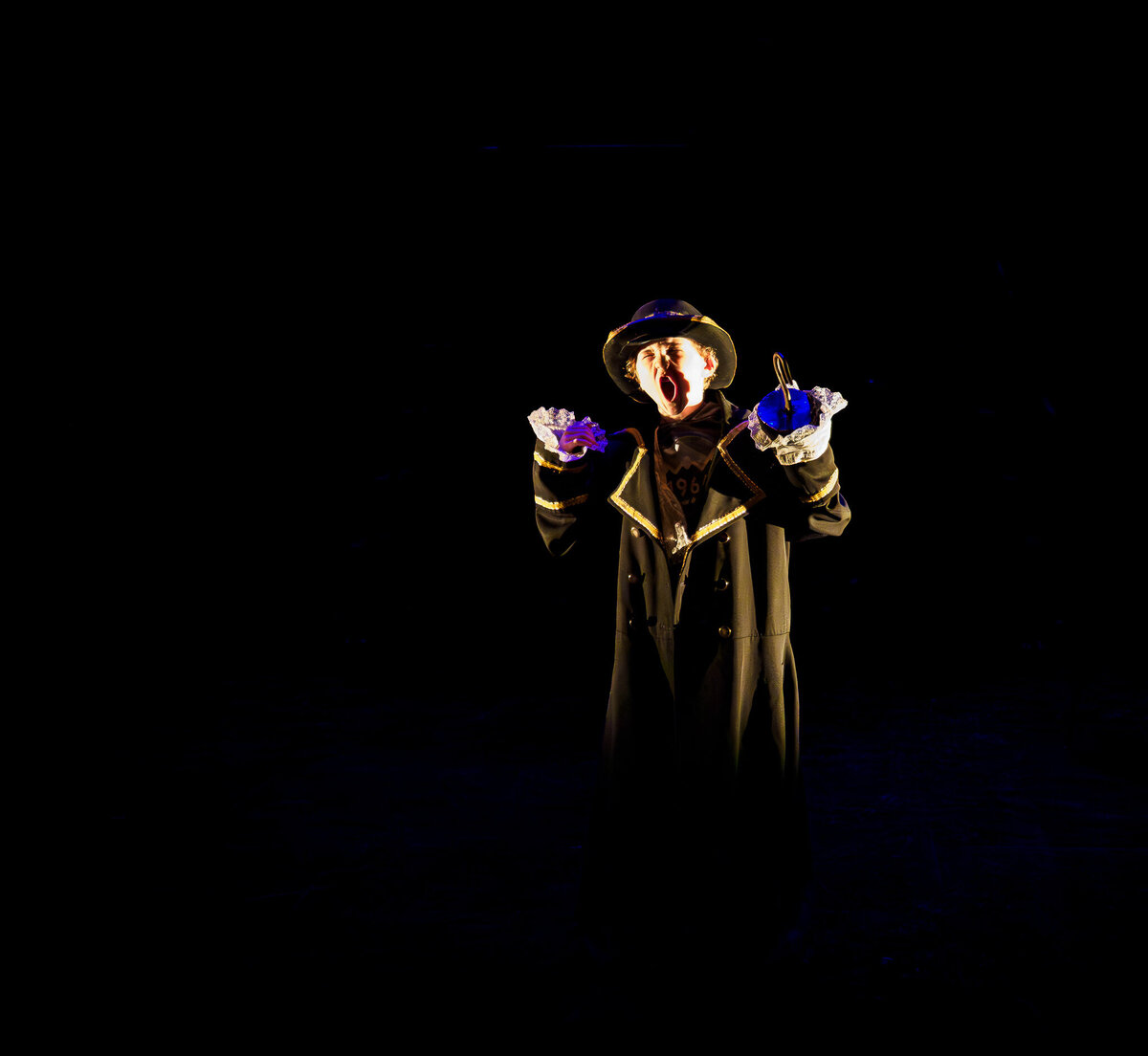 PETER PAN Cie Théâtre Amer mise en scène, adaptation, scénographie Mathieu Coblentz  jeu Judith Périllat,Florian Westerhoff, Jo Zeugma _4130037-3-Enhanced-NR