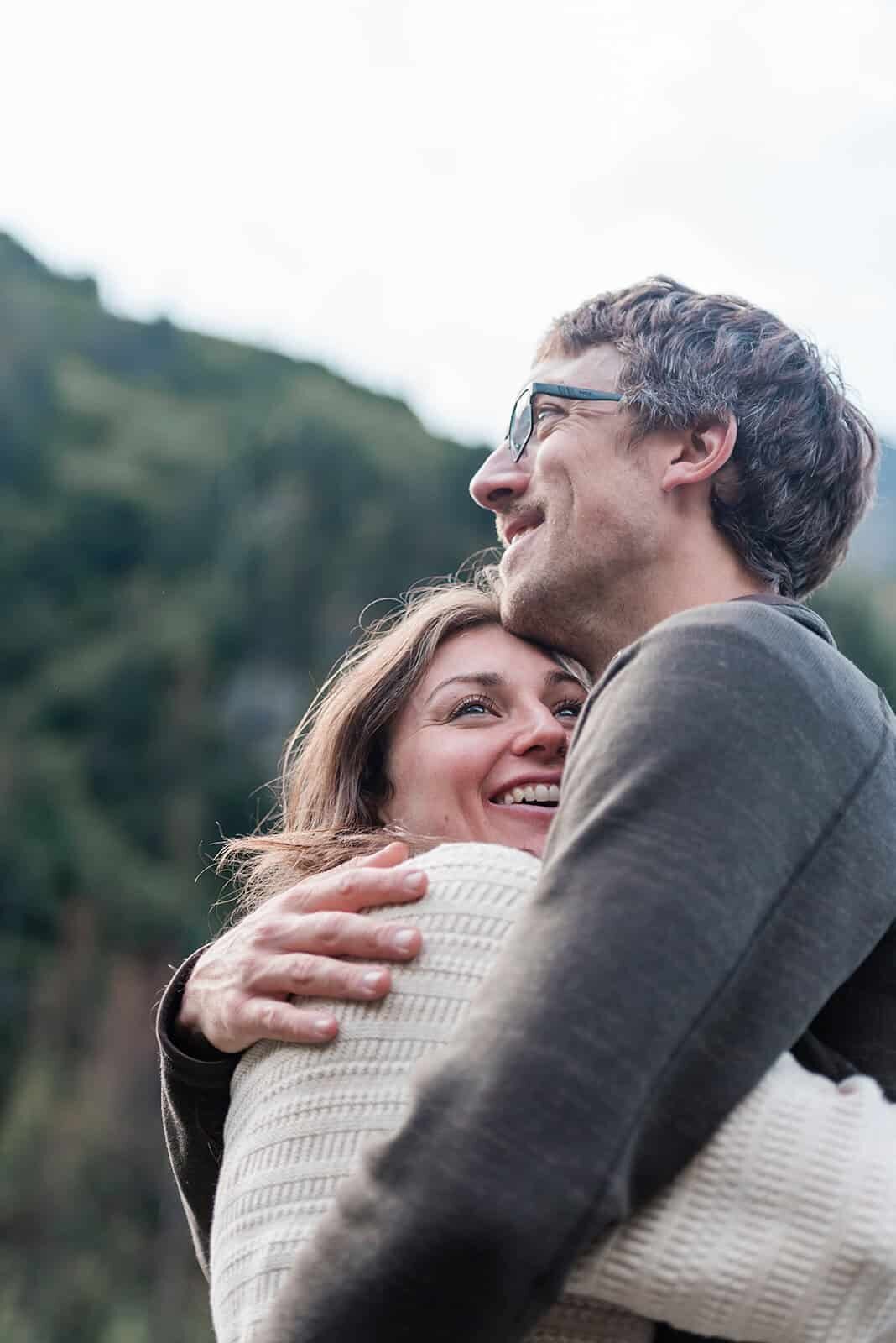 romantic-couples-photo-session-in-alaska-Soul-and-Sky-Weddings