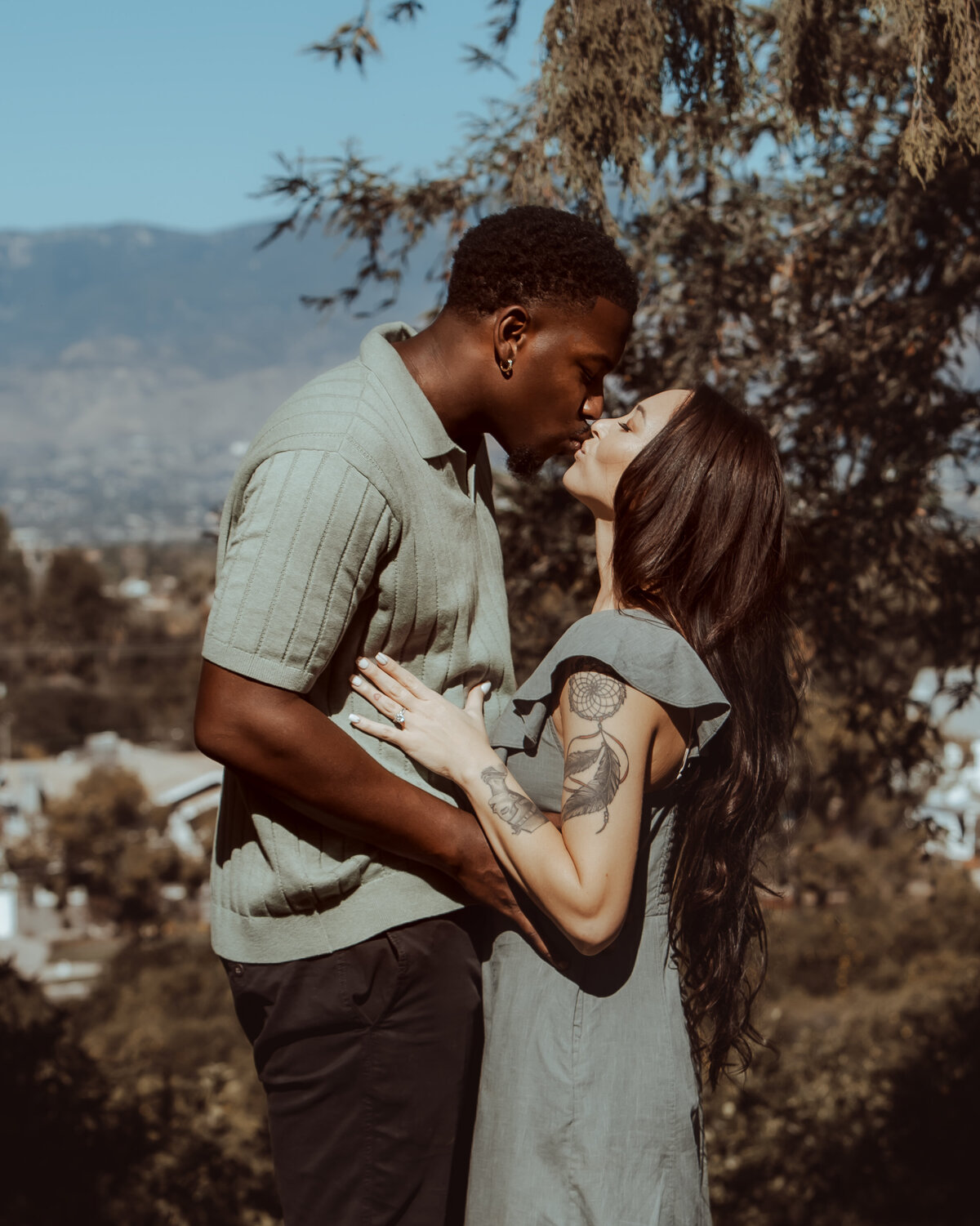 Family Picnic Guitar Moment – Prospect Park Redlands Lifestyle Session