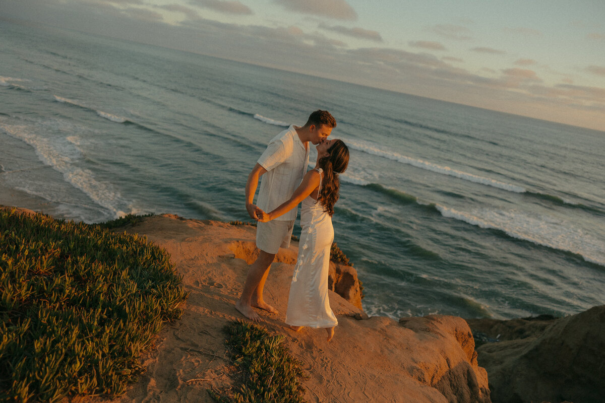 Golden hour sunset engagement-San Diego cliffs-Janelle-Aloi_10