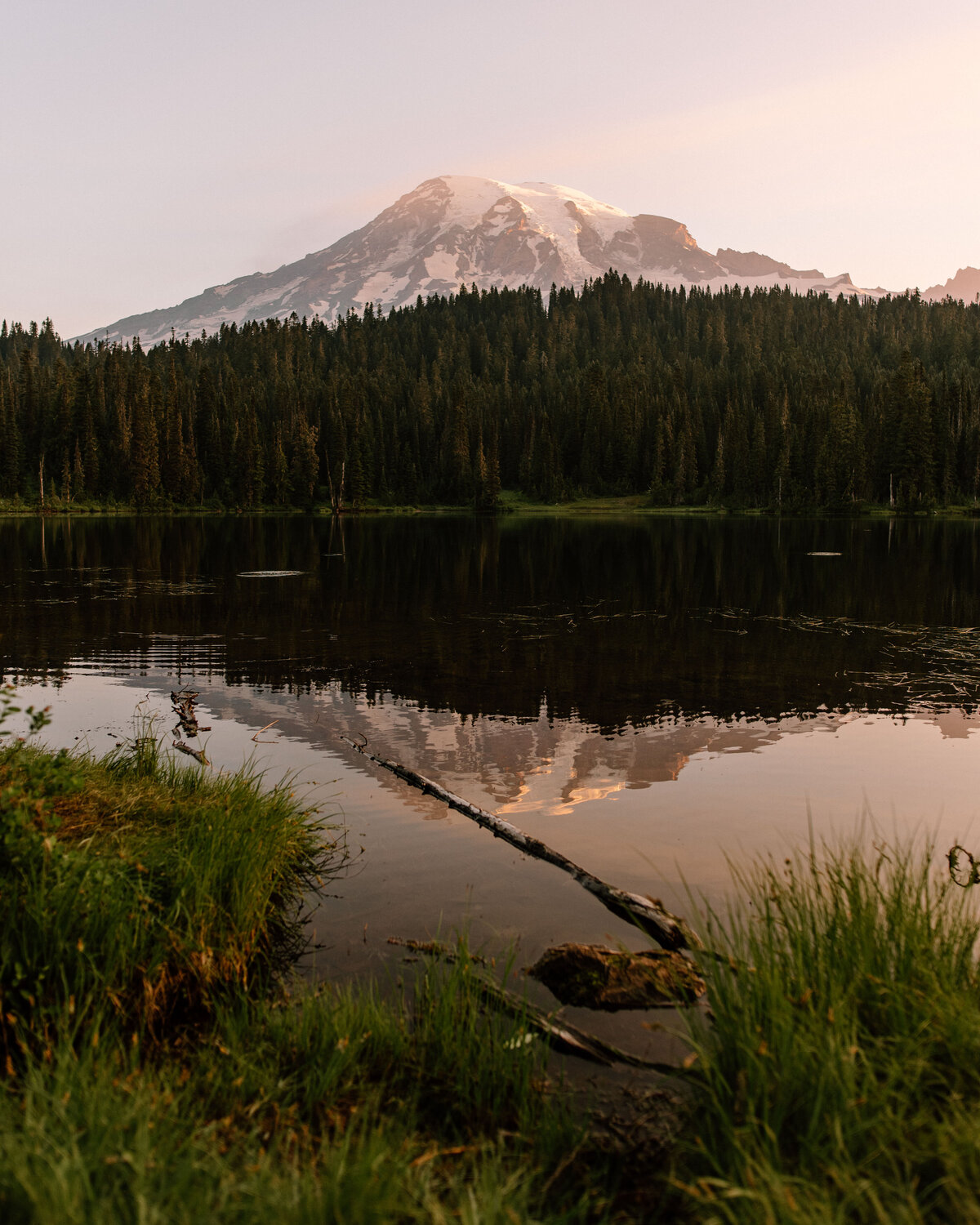 mount_rainier_reflection_lake_sunrise
