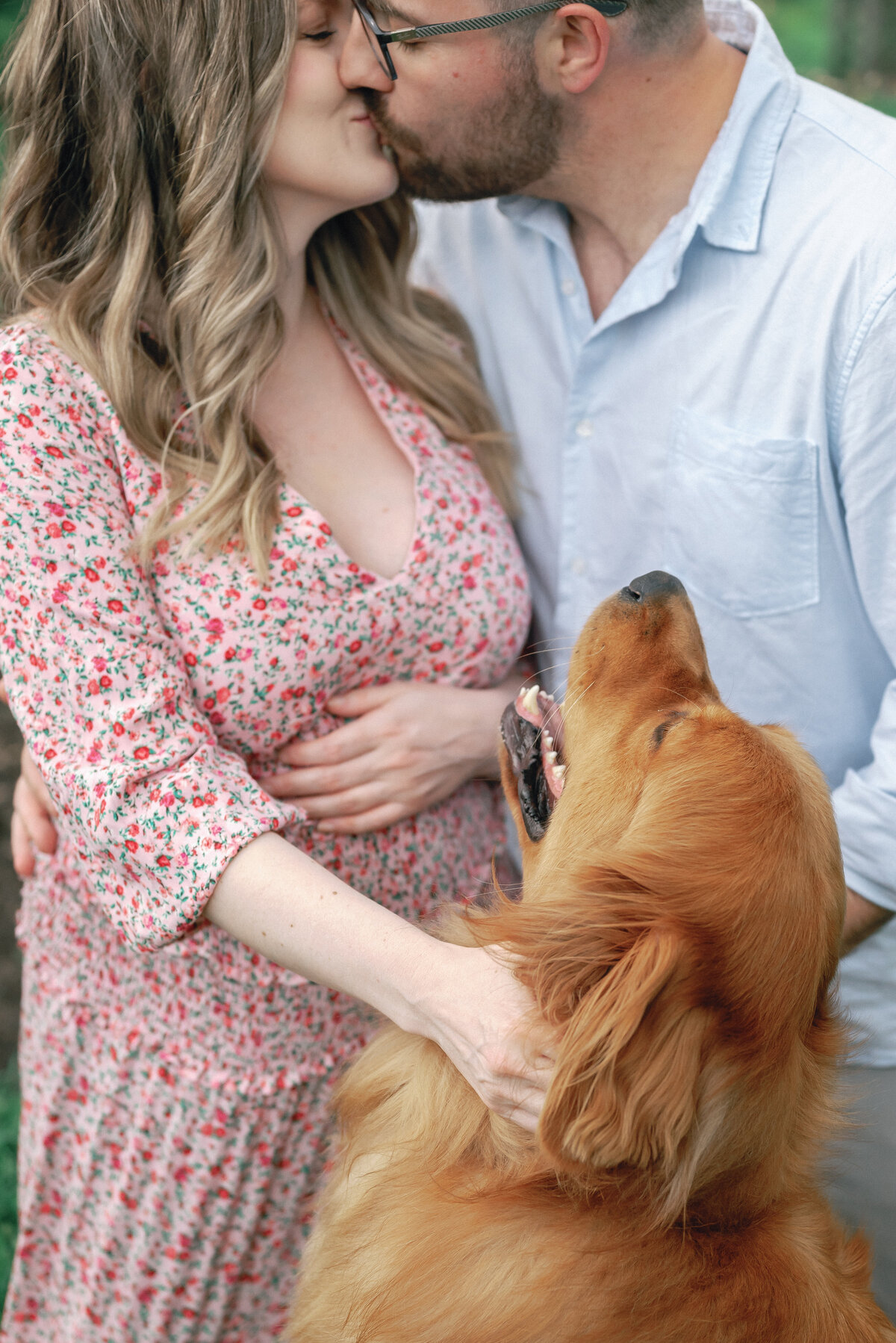 Brooke Lacombe is an Ottawa, Ontario based maternity photographer, specializing in motherhood, maternity, newborn and family fine art photography.