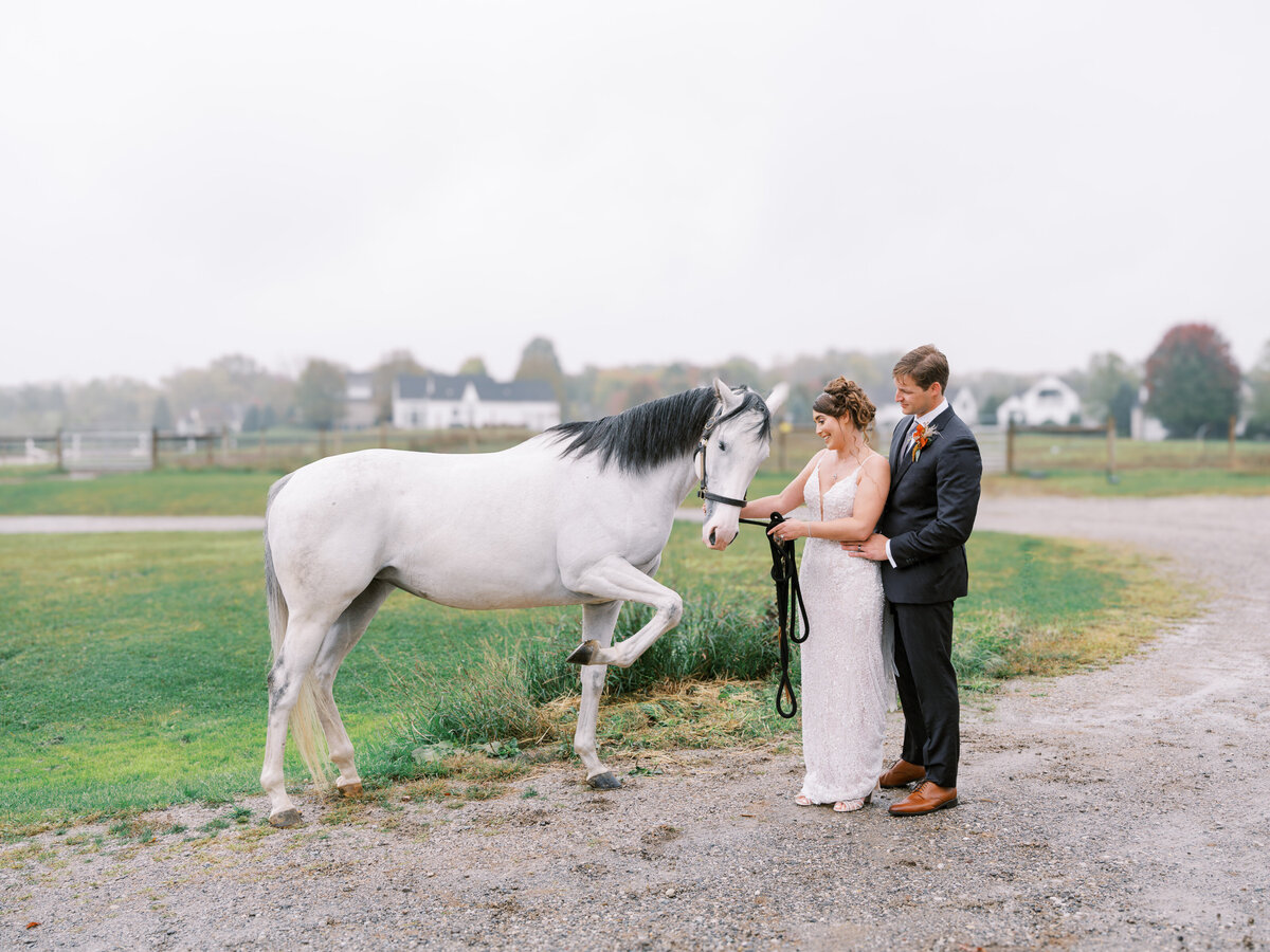 couple-with-horses-walden-inn-00004