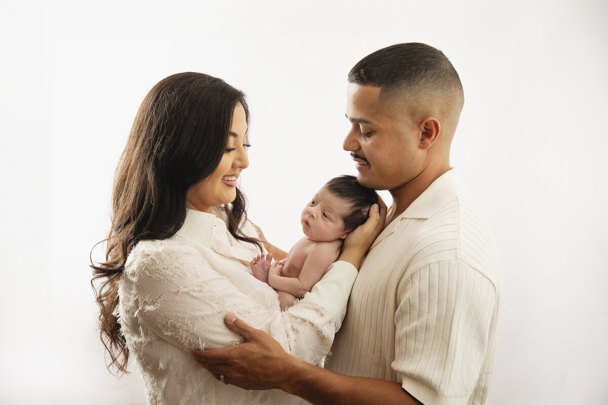 Cedar Park newborn photography sessions designed to capture pure, heartfelt moments. Create beautiful memories now!
