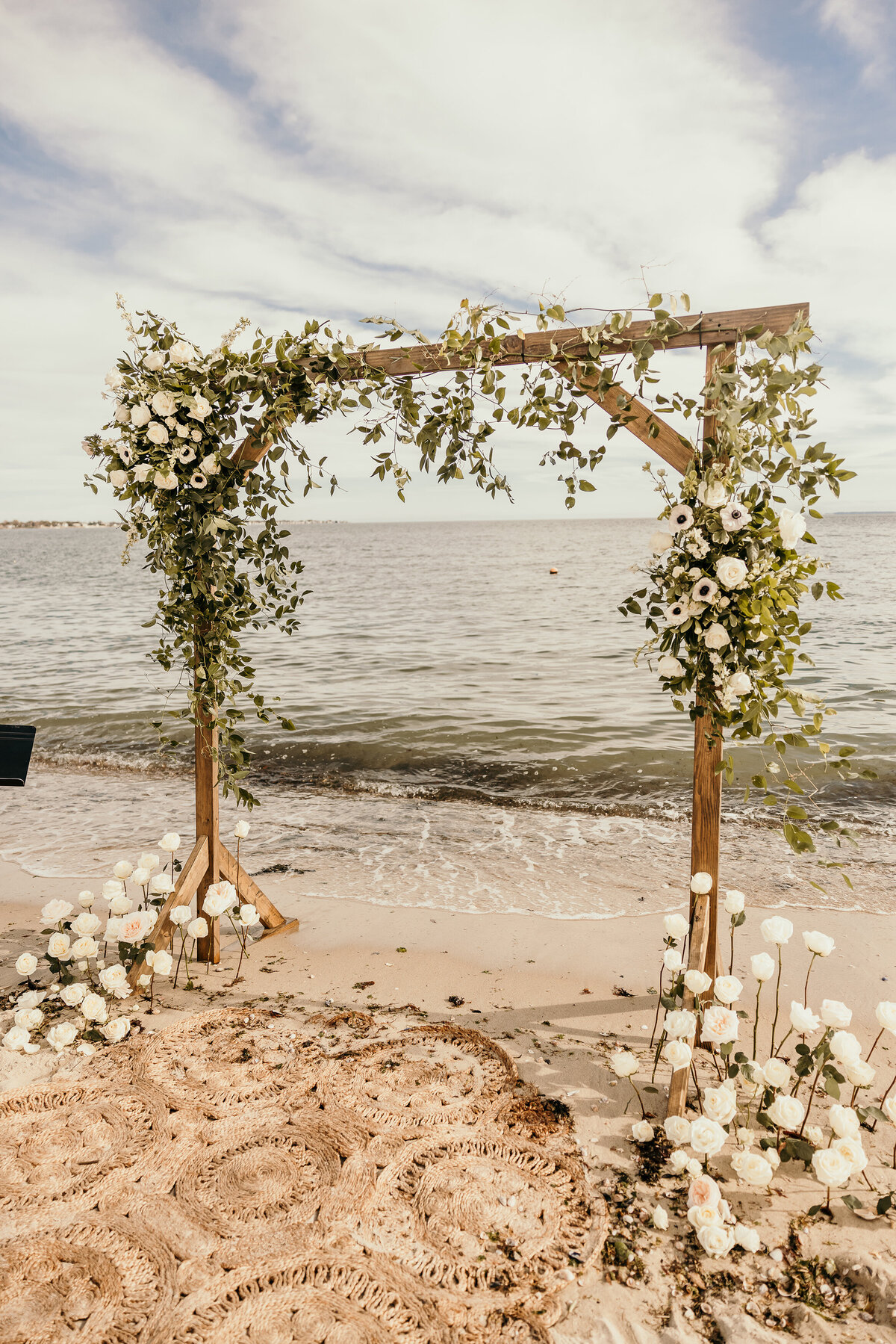 westbrook-beach-aqua-turf-plantsville-ct-wedding-flowers-petals-plates-Cerri-156