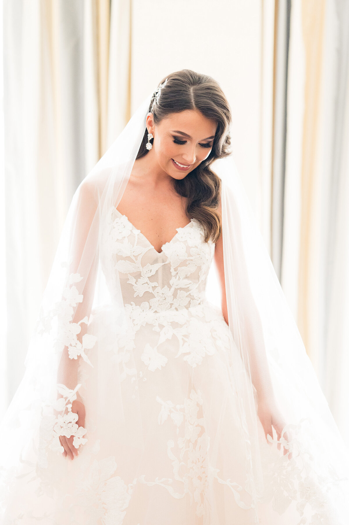 bride getting ready in the presidential suite in the omni william penn hotel pittsburgh