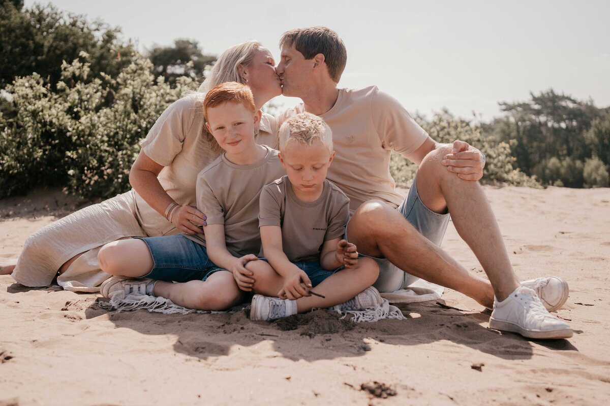 liefdevolle-gezinsfotografie-laren-duinen-leukfotografie (69 van 114)