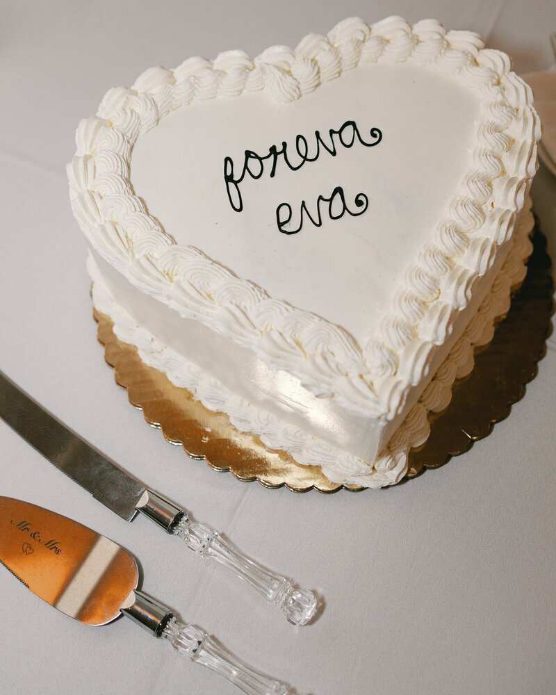 wedding cake at penthouse at riverside wharf wedding