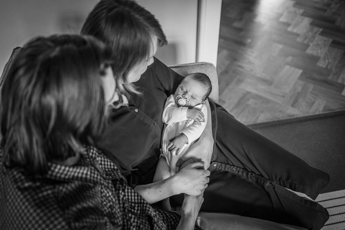 Newborn_foceni_u_vas_doma_KarolinaTicha_rodinna_fotografka_Praha_Praha_vychod_1500_52