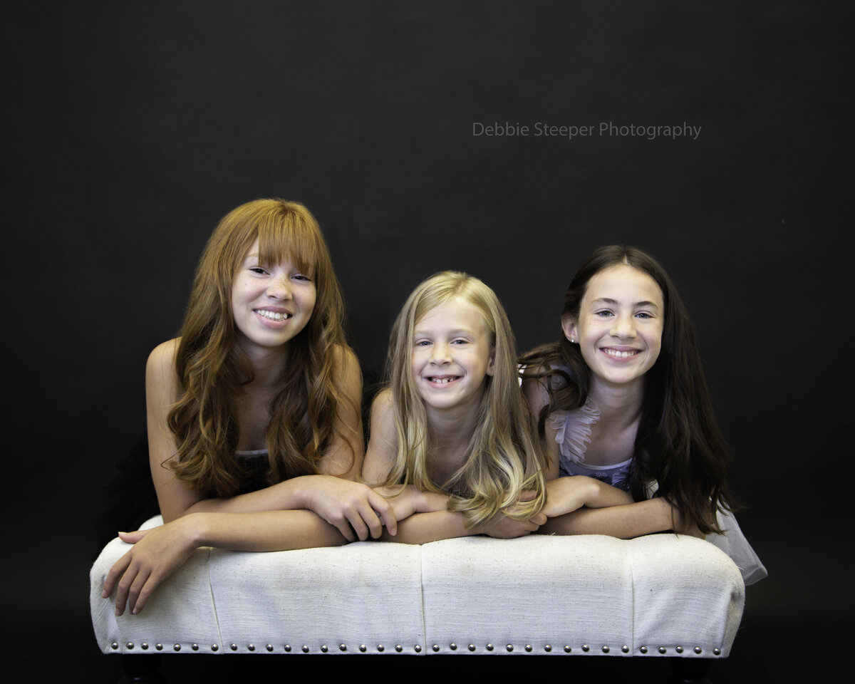 sisters-blonde-brunette-redhead-family-photoshoot-debbie-steeper
