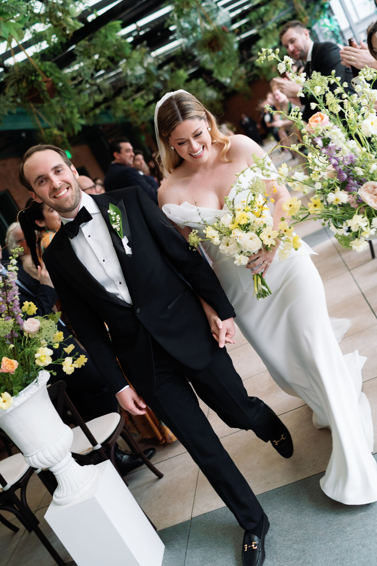 48-bride-groom-ceremony-aisle