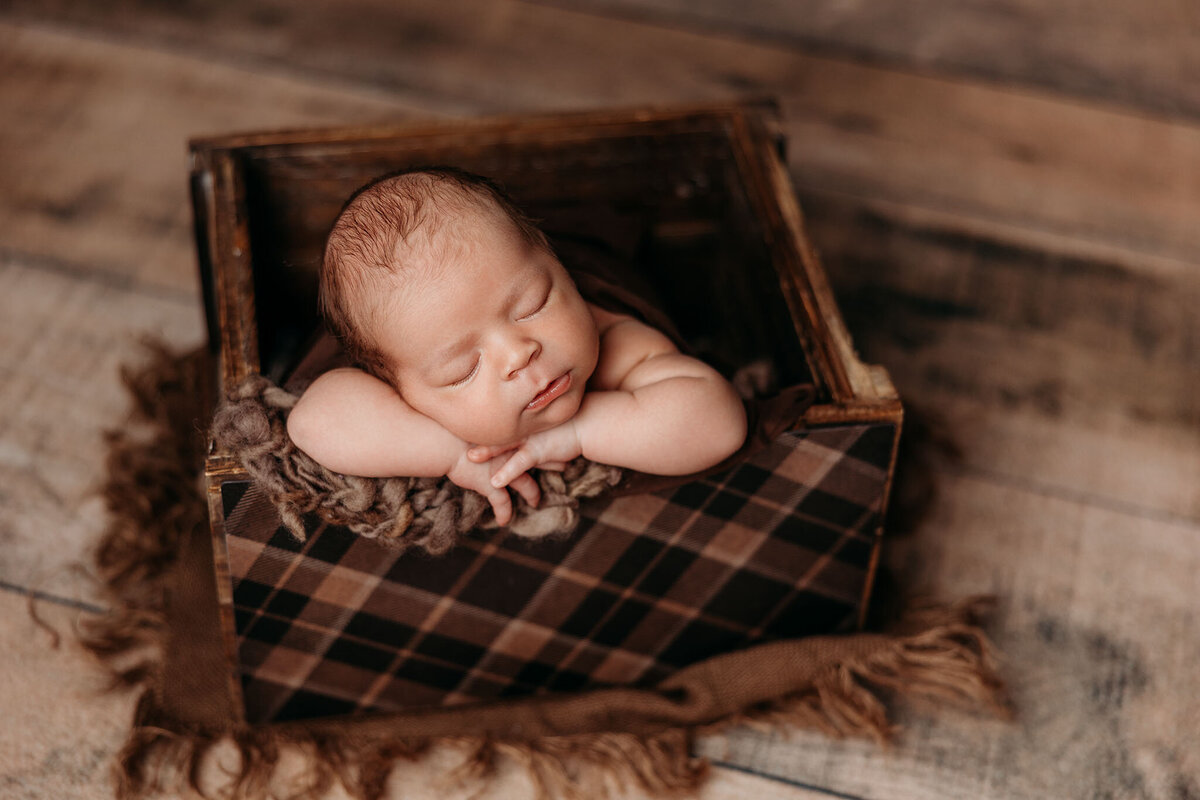arielle_elizabeth_photography_newborn photographer, family photographer, baby photographer, milestones photographer, studio, near traverse city, near charlevoix, near petoskey, near gaylord, near harbor springs, michigan photographer_01041