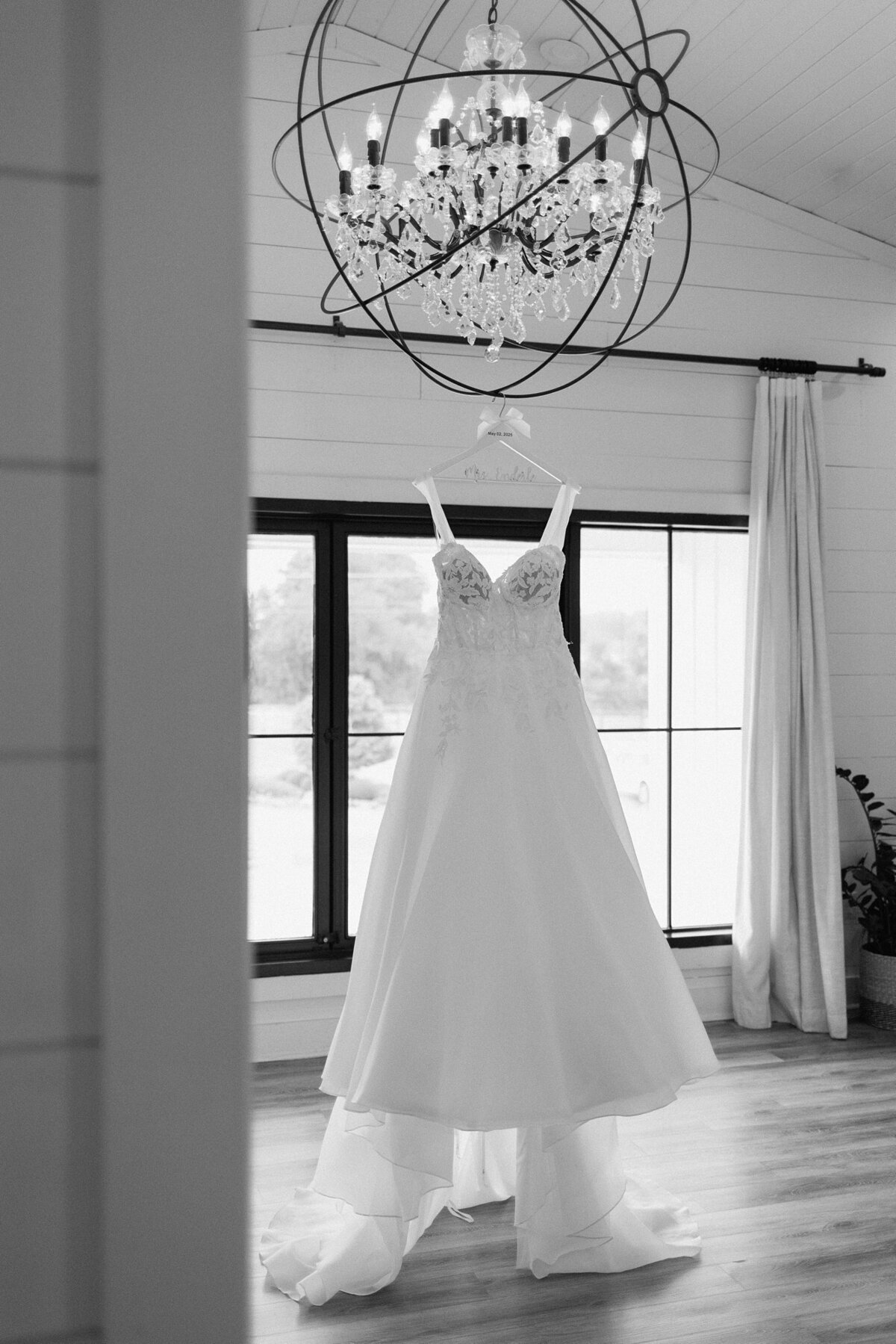 DanielleandAaronTheFarmhouseKristinNicholePhotography13