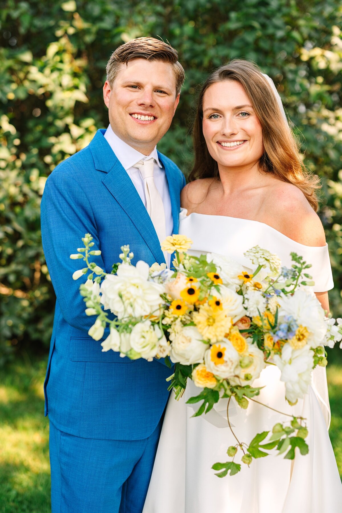 Cheery_Yellow_Blue_Seaside_Island_Maine_Wedding_Chebeague_Island_Inn_0034