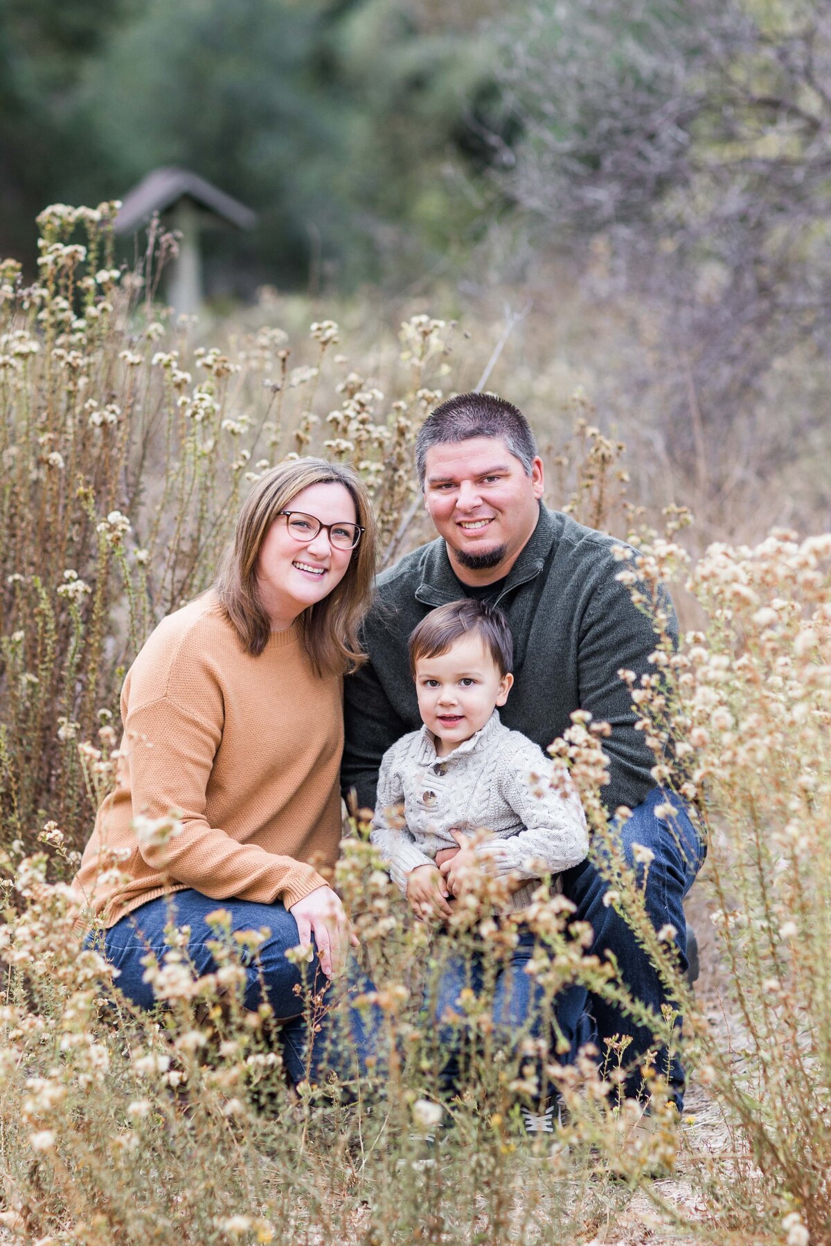 san-diego-sweetwater-river-bridge-family-photo-shoot-family-sitting-field