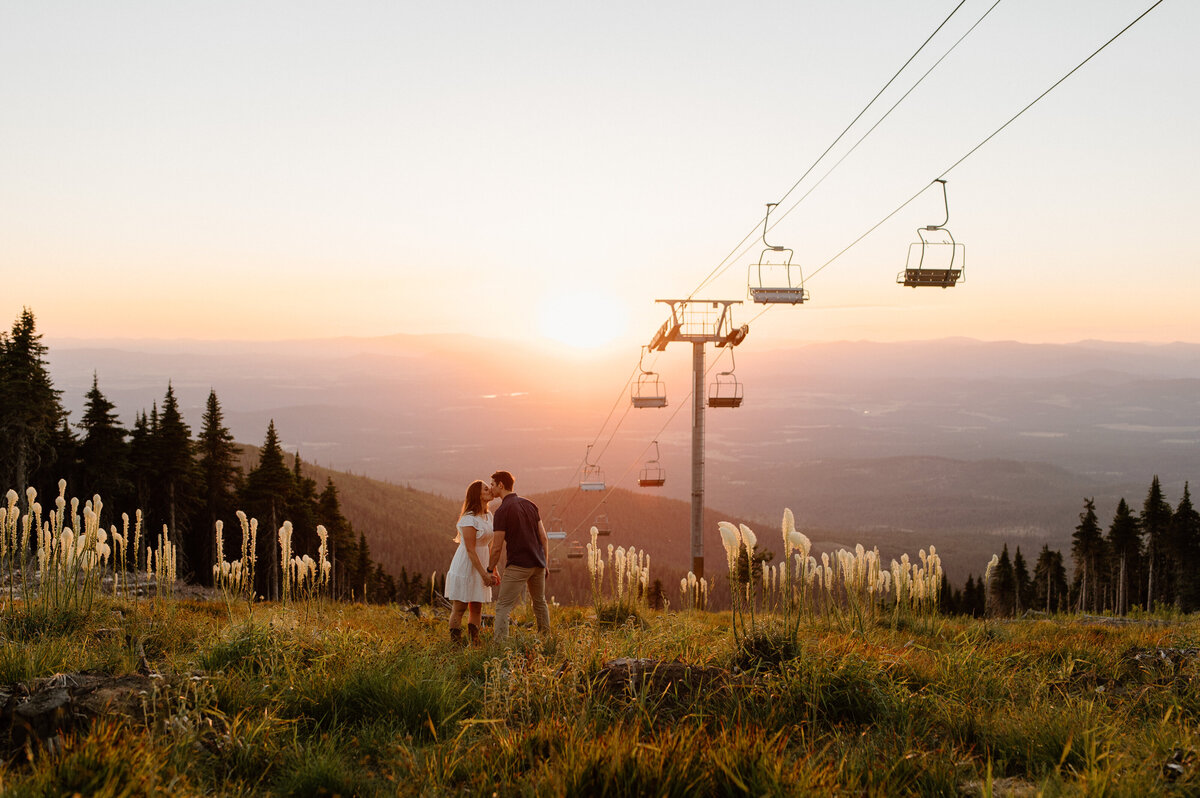 mount_spokane_summit_engagement_session_04