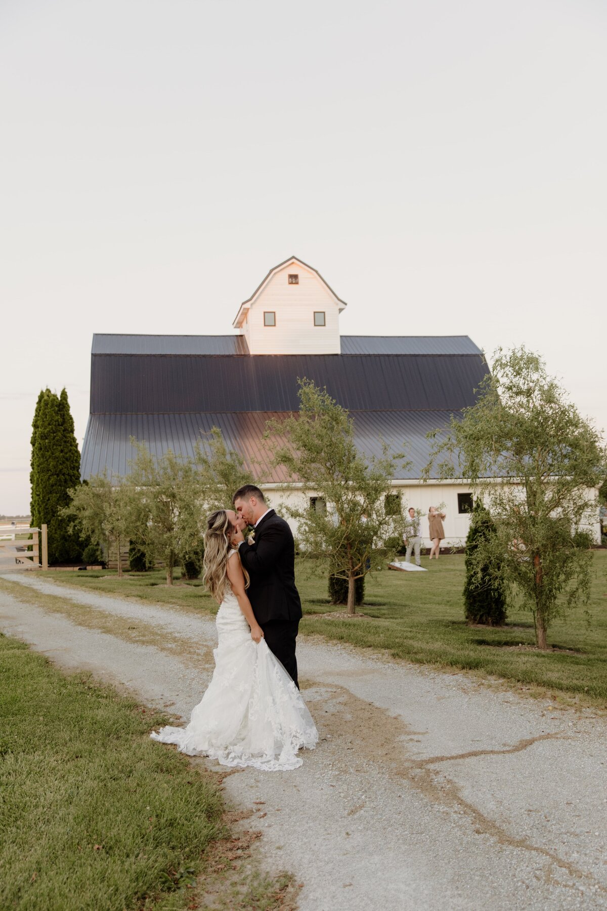 Wedding photographer in Northern Indiana White Willow Farms
